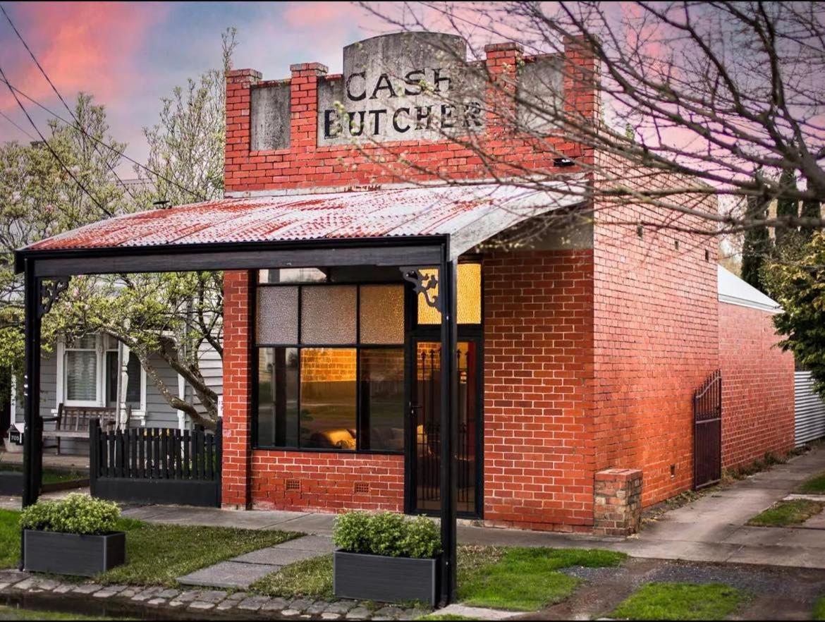The Cash Butcher - Classy & Centrally Located Балларат Экстерьер фото